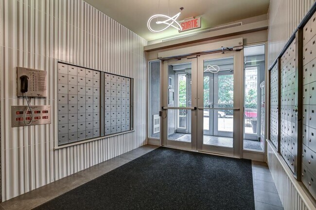 Photo du bâtiment - 1200 Rue Saint-Jacques