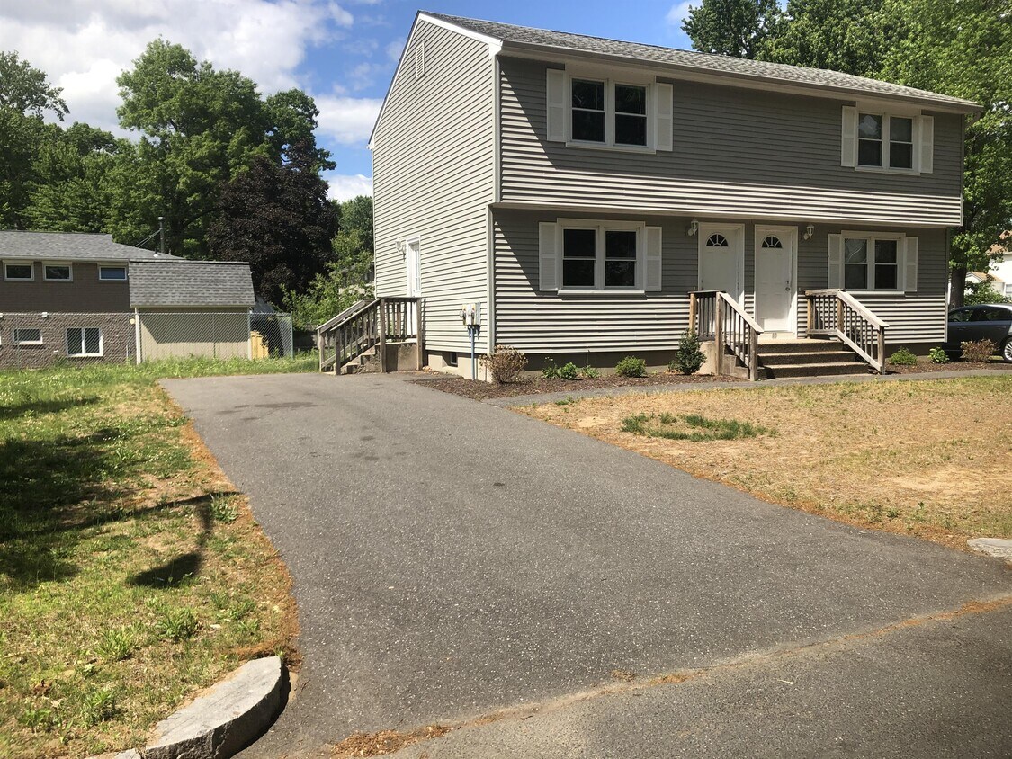 Primary Photo - 84 Moulton St