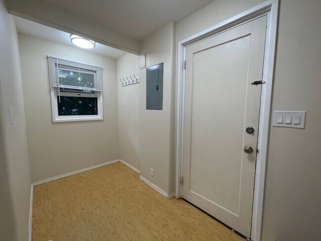 Foto del edificio - 1 bedroom 1 bath close to town