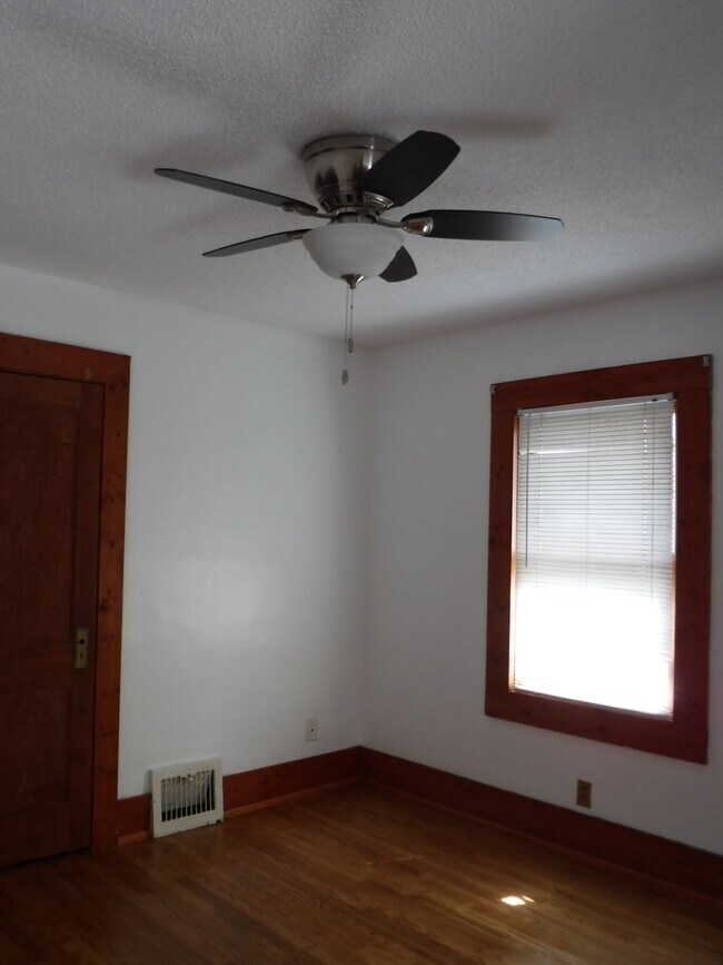 Building Photo - 3008 Miller Ave