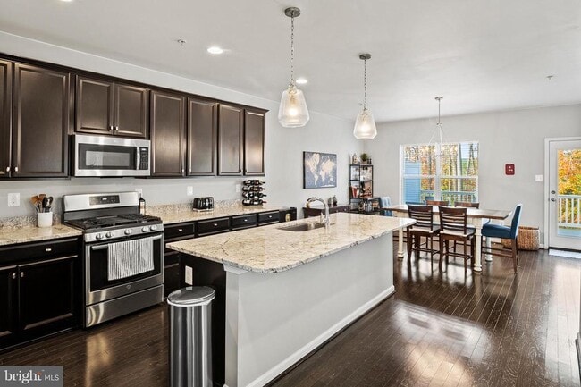 Building Photo - 7112 Yamhill Wy