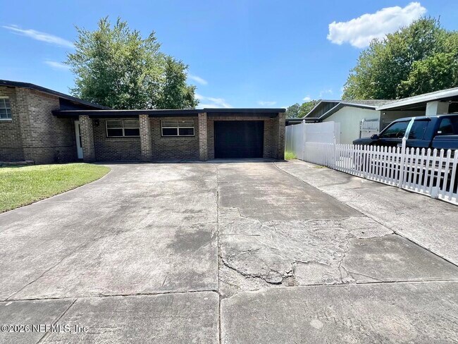 Foto del edificio - 6634 Kinlock Dr