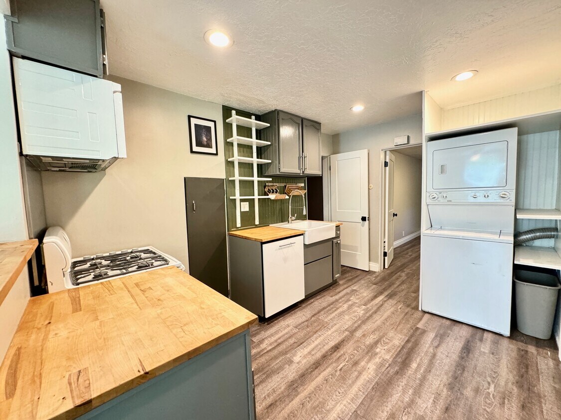 Foto principal - 1145 Princeton Ave S