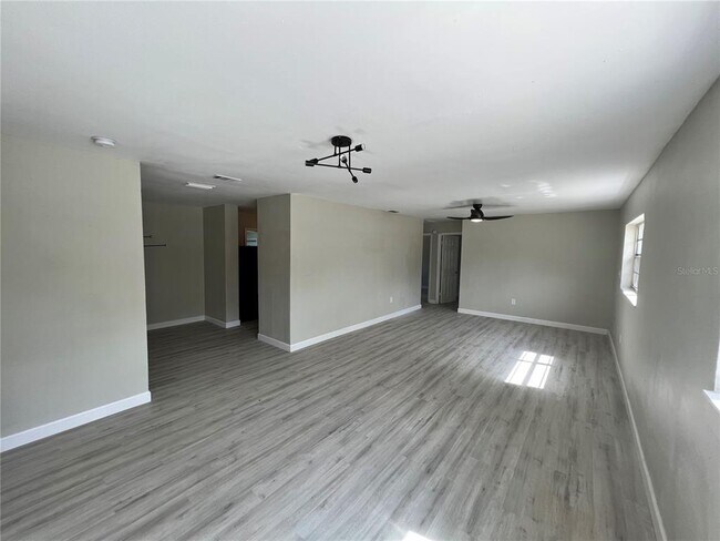 Foto del edificio - 9601 N 14th St