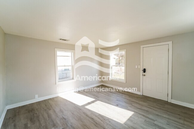 Foto del edificio - 2046 Russet St