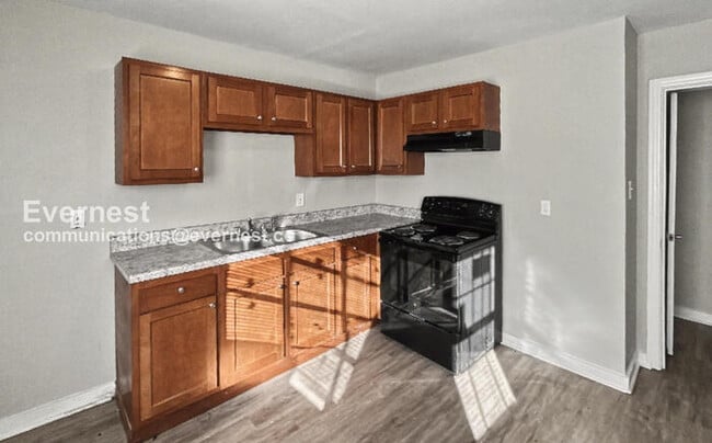 Building Photo - 1018 4th Ave W