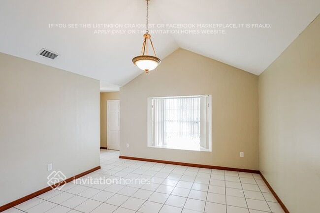 Building Photo - 15411 SW 144th Ave