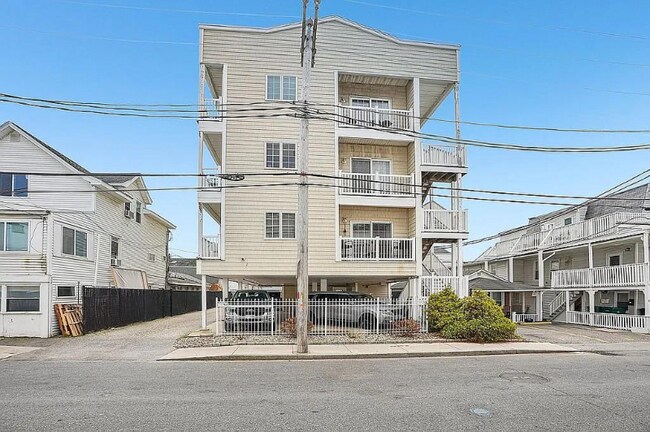 Building Photo - 7 F St