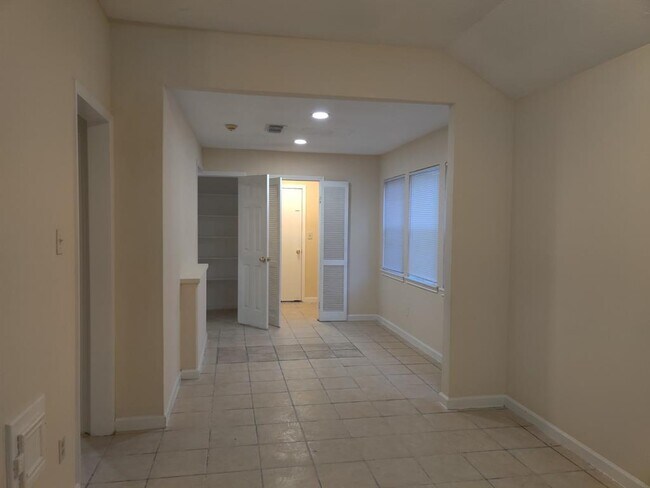 Foto del edificio - 12802 Newbrook Dr