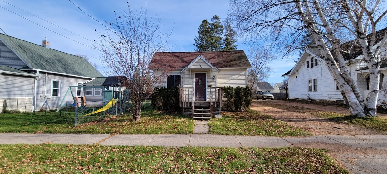 Primary Photo - Great single family home in Antigo!