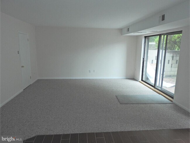 Foto del edificio - 1518 Manley Rd