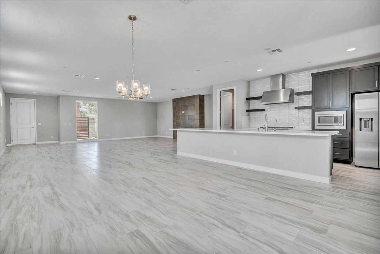 Primary Photo - New 3 Bd, 3 Bth, Studio Casita, Strip View...