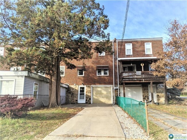 Building Photo - 703 Spring St