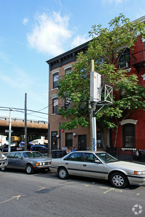 Building Photo - 713 3rd Ave