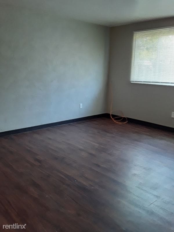 Foto del edificio - 1 br, 1 bath Apartment - 3050 Mickey Ave