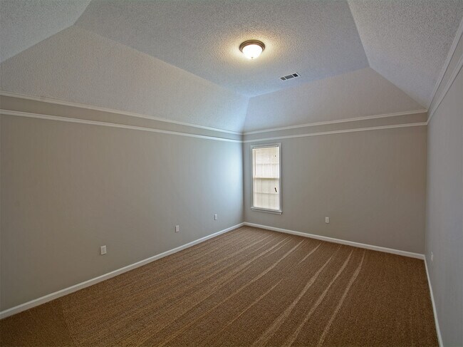 Building Photo - 3 Bedroom, 2 Bath Near Stateline Rd and Ri...