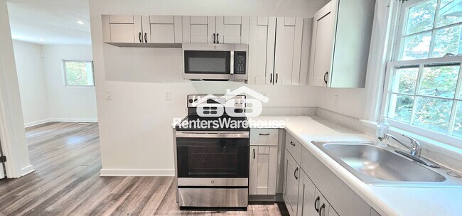 Foto del edificio - 2015 Detroit Ave NW