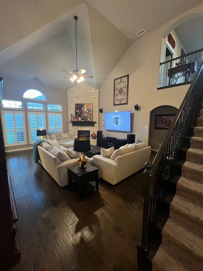 Foto del edificio - 6 Bedroom Single Family Home in Fort Worth