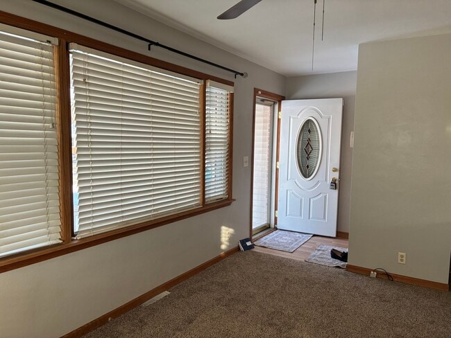 Foto del edificio - 360 Garden Ct