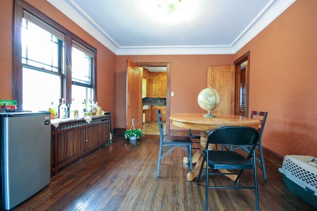 Foto del edificio - 1404 University Ave NE