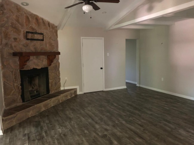 Building Photo - 9020 Shadow Bluff Ave