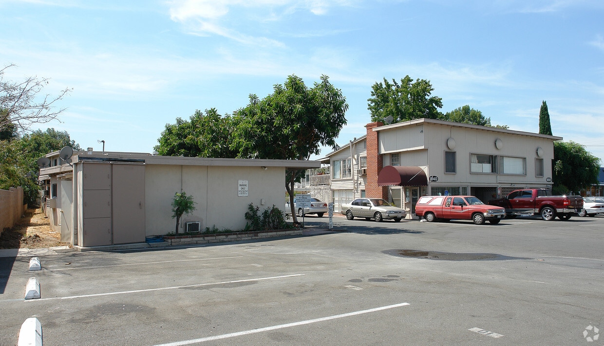 Country Place MHP Apartments in Fullerton, CA