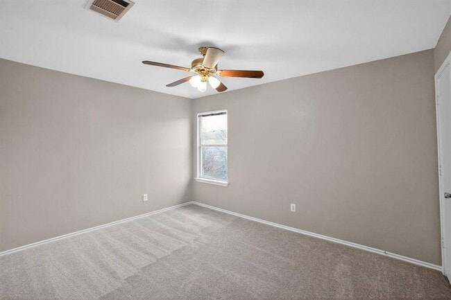 Building Photo - 703 Indian Meadow Dr