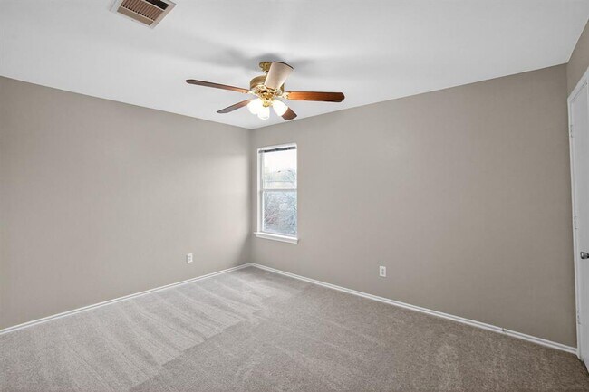 Foto del edificio - 703 Indian Meadow Dr