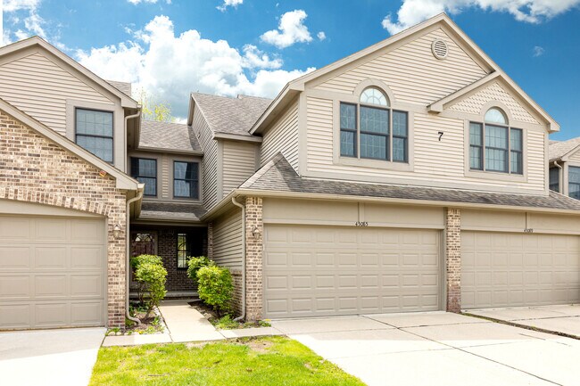 Building Photo - 45085 Horseshoe Dr