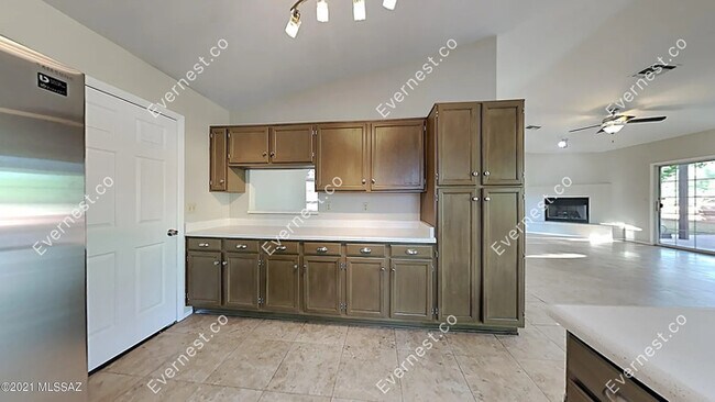 Building Photo - 12690 N Bandanna Way