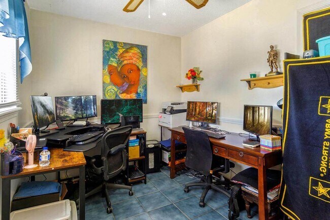 Building Photo - 10850 Valle Grande Ct