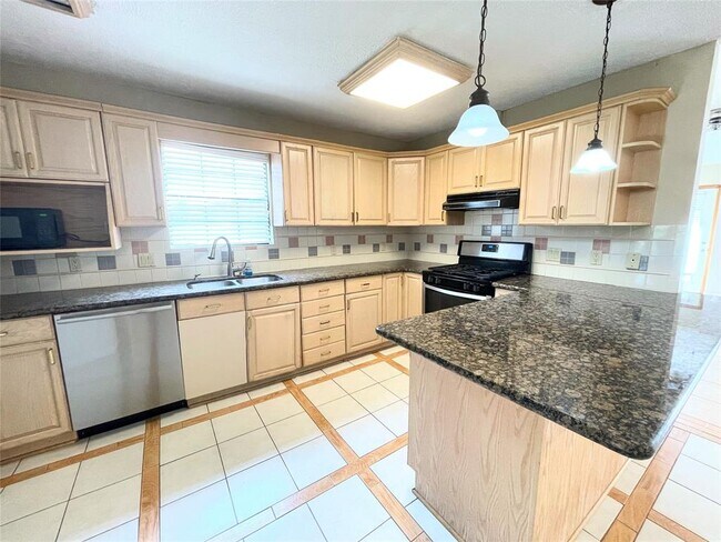 Building Photo - 2851 Field Line Dr