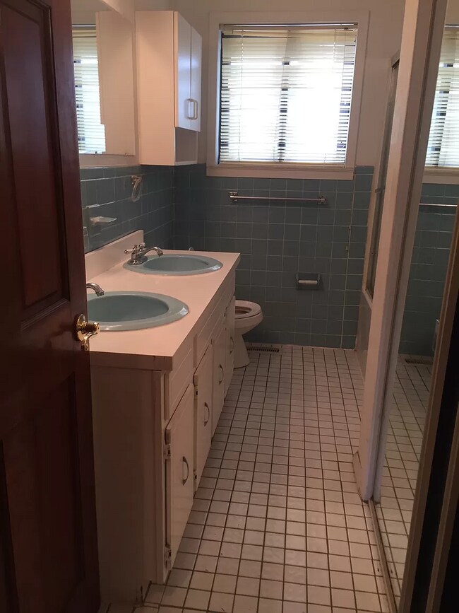 Bathroom 1 - 120 W Wayne Ter