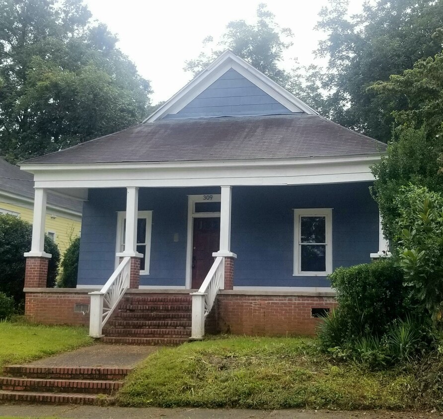 309 3rd St, Manchester, GA 31816 House Rental in Manchester, GA