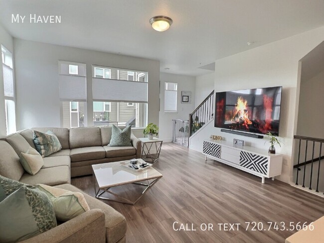 Building Photo - Beautiful and Spacious New Townhome in Nor...