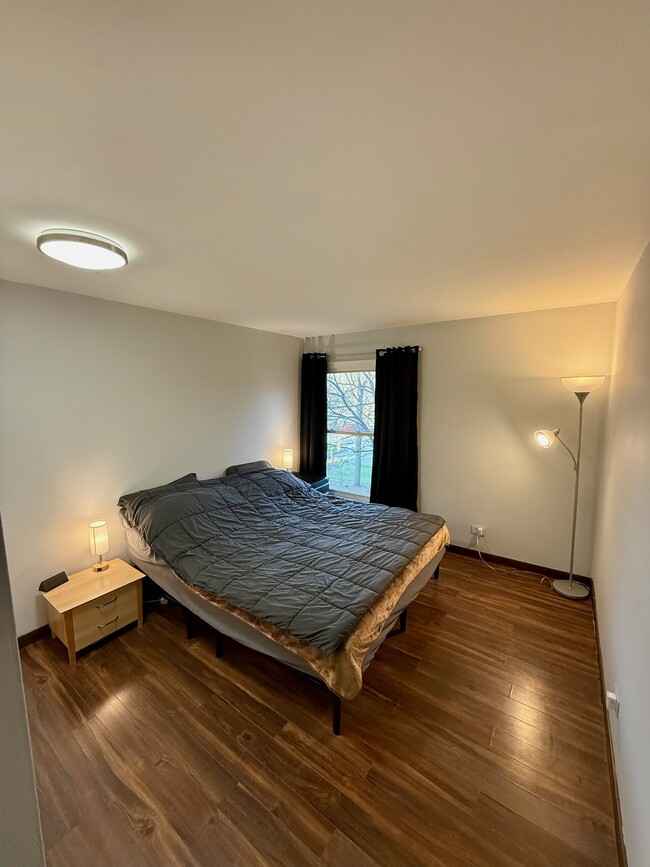 Building Photo - 5538 E Lake Dr