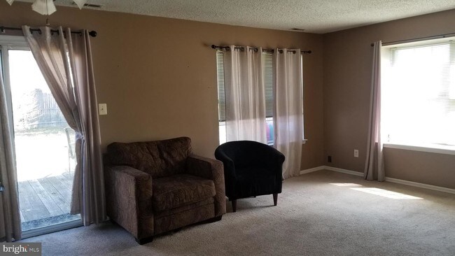 Foto del edificio - 14 Cherry Grove Ln