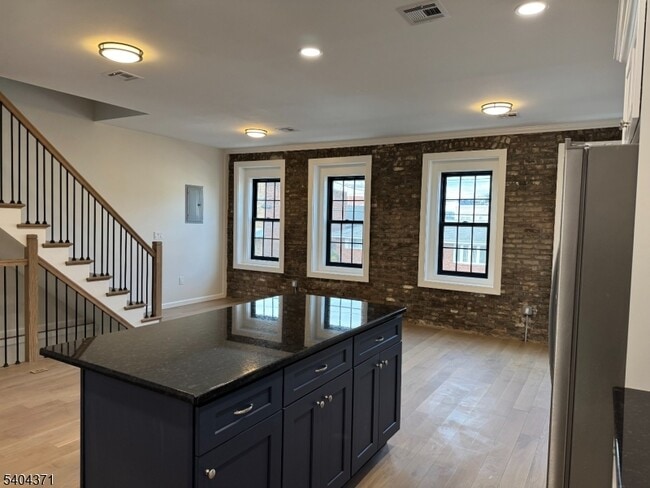 Building Photo - 188 Heckel St