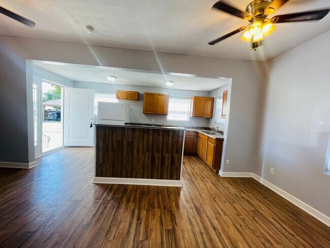 Building Photo - 3 Bedroom Home located Downtown Corbin, KY