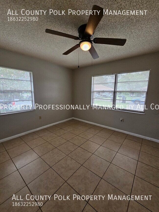 Building Photo - Great South Side Location 2 Bedroom 1 Bath...