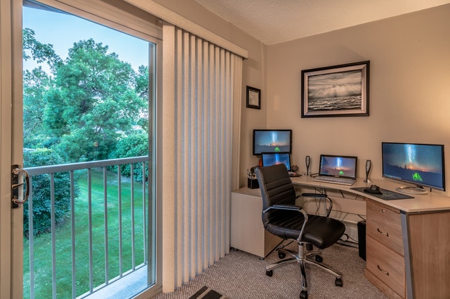 Building Photo - 941 11th Ave S