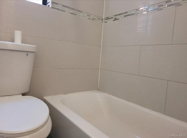 Foto del edificio - 3-39 Eldert Ln
