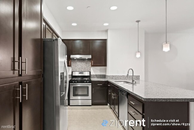 Building Photo - 4 br, 3.5 bath Townhome - 681 Fernleaf Dr,...