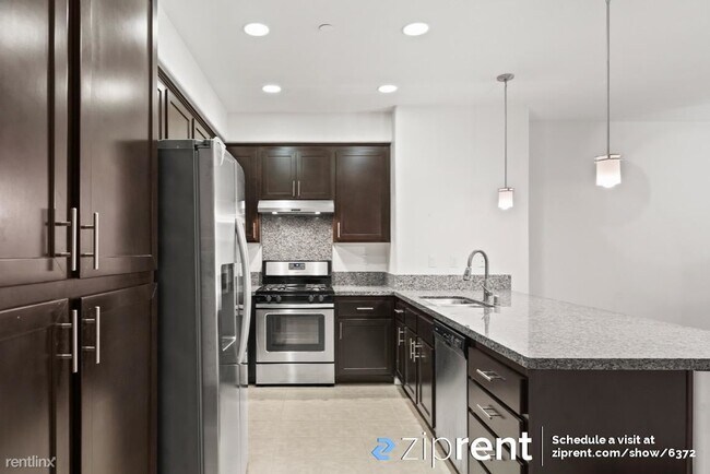 Foto del edificio - 4 br, 3.5 bath Townhome - 681 Fernleaf Dr,...
