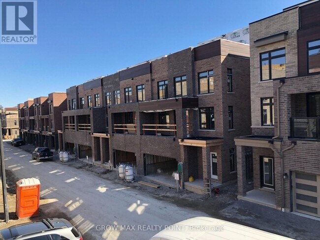 Photo du bâtiment - 1865 Pickering Pkwy
