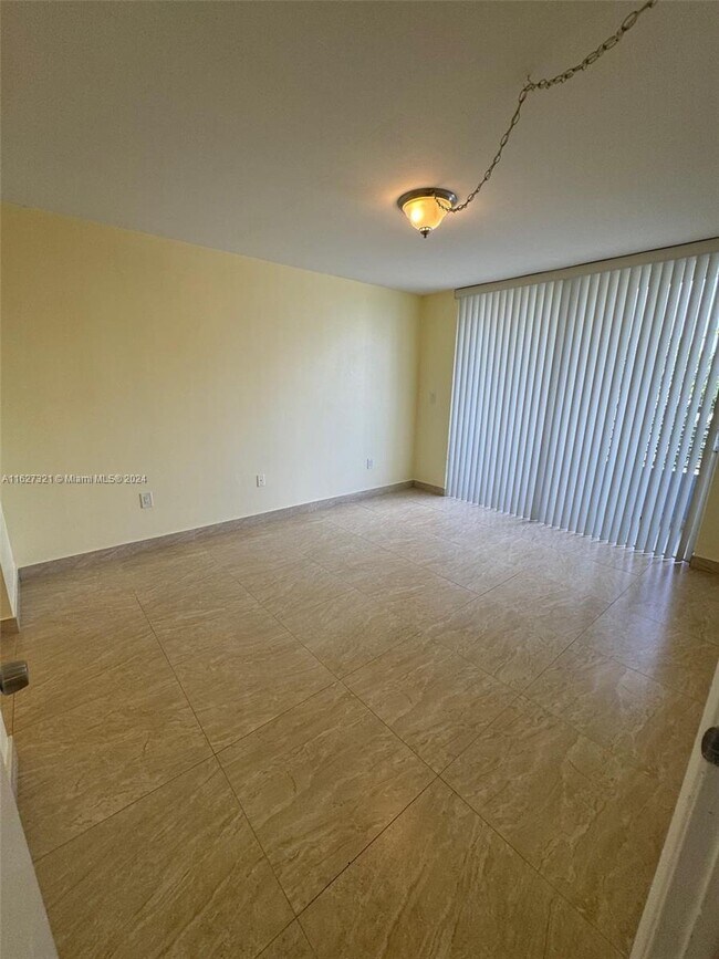 Foto del edificio - 8201 NW 8th St