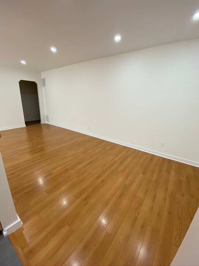 Foto del edificio - 925 S Holt Ave