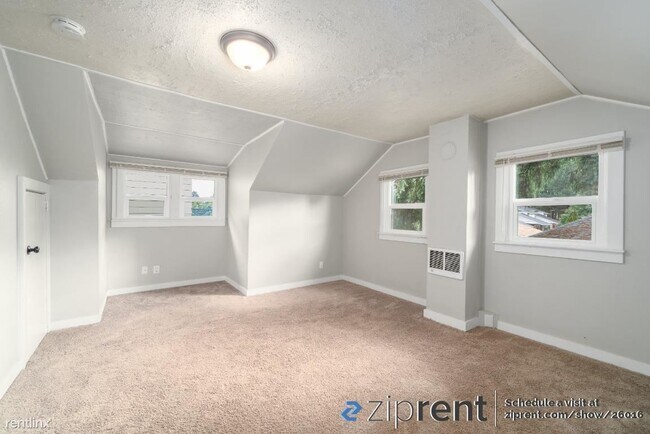 Building Photo - 2 br, 1 bath House - 830 SE Cedar St, Hill...