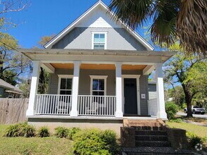 Building Photo - 714 E Belmont St