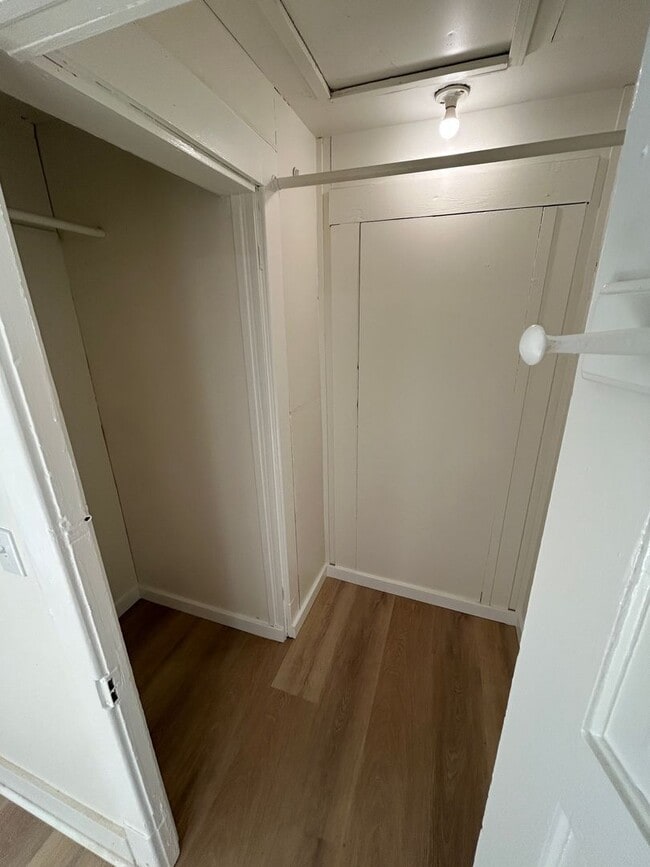 Building Photo - Renovated 1 Bed, 1 Bath apartment in West ...